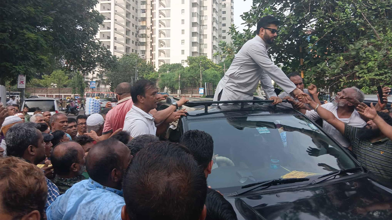 আল্টিমেটাম দিয়ে আন্দোলন স্থগিত করেছেন ইশরাক